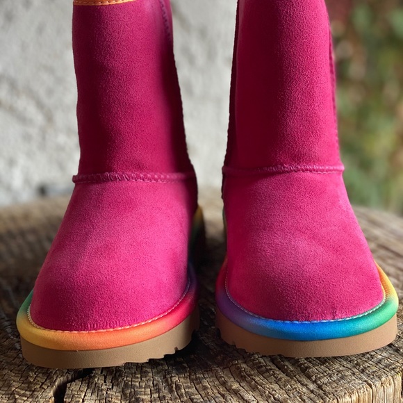 UGG Rainbow Genuine Shearling Lined Boot - Picture 4 of 11
